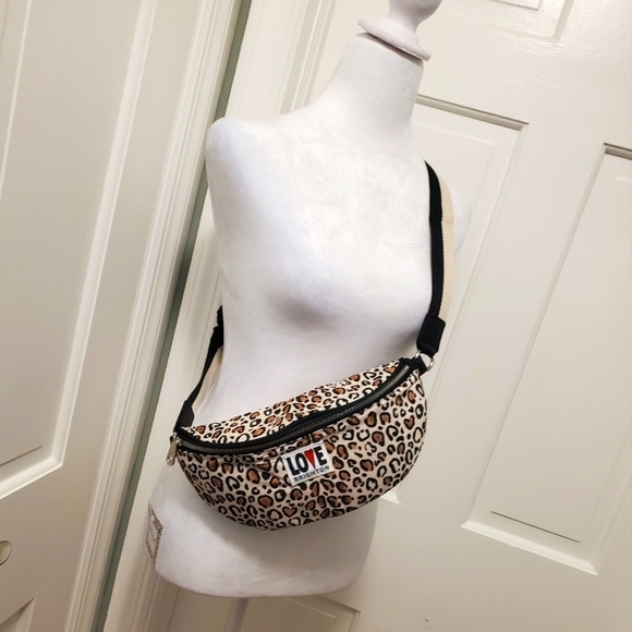 NWT Brighton "Wild Cat" Belt/Sling Bag Retails for $78, Lightweight, Versatile - Picture 1 of 10
